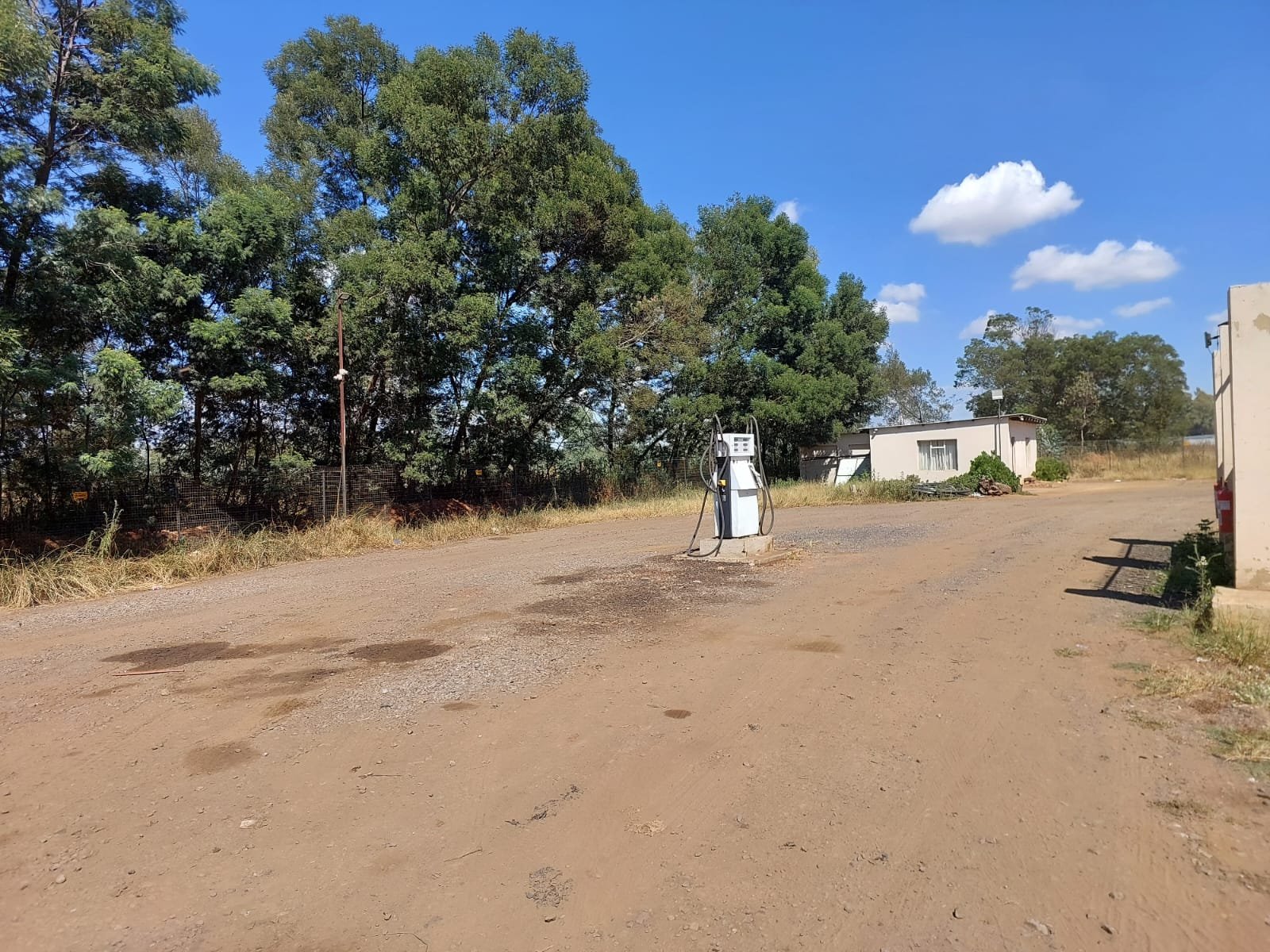 Tarlton Truck Stop & Wash Bay